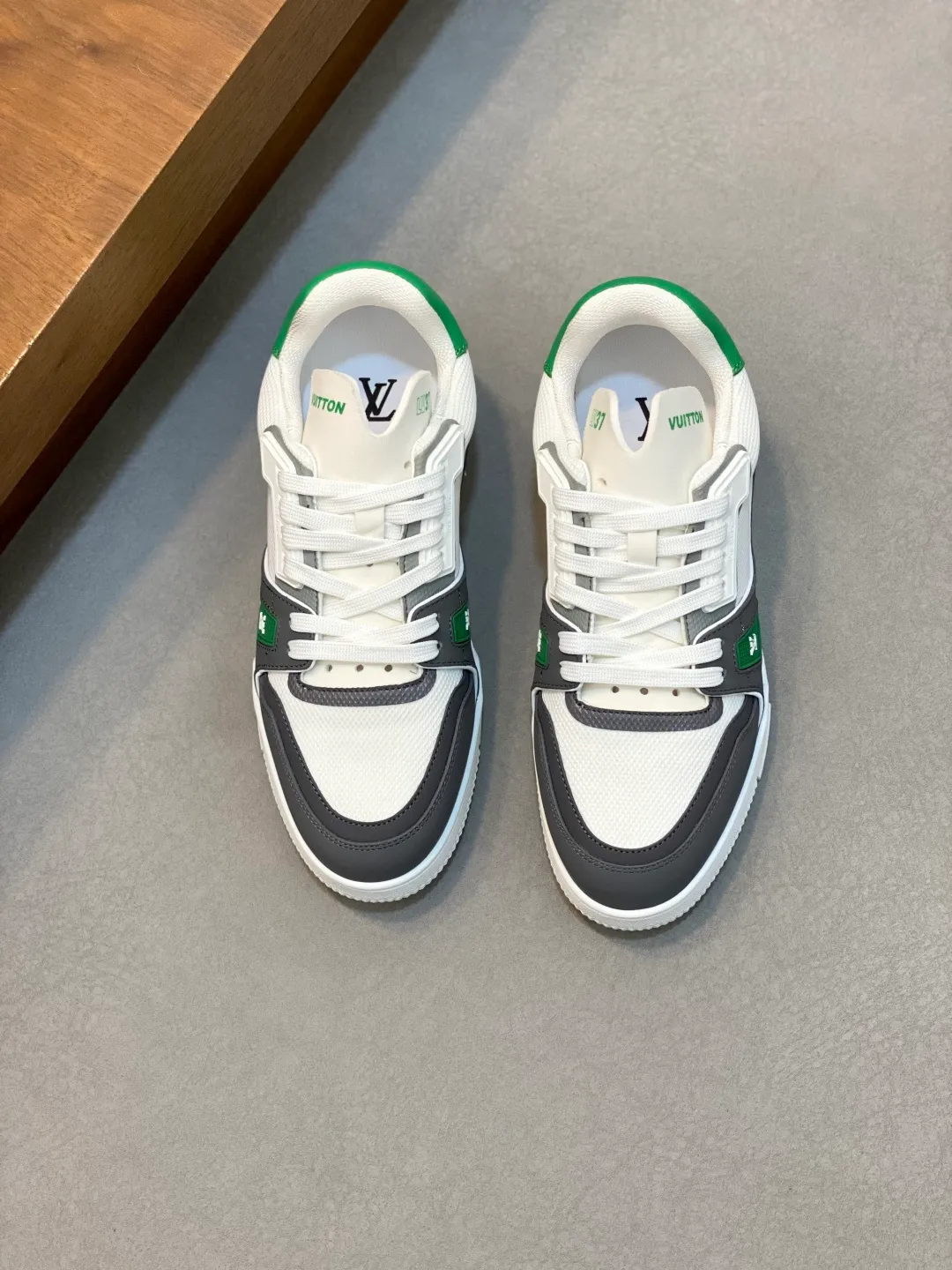 Men's shoes 💰900 Loui* Vuitto* - Louis ** donkey house New color matching men's trainer sneakers, this LV Trainer sneaker is made of calfskin and breathable mesh, showing pure colors, the #54 logo on the back traces the brand's birth in 1854, the designer's handwritten brand logo embellishes one side, designed by Virgil Abloh himself, a very commemorative sneaker, the new lv Louis Vuitton loui* vuitto* trainer sneaker low casual sports culture versatile basketball sneakers Size: 39-44 (customized at 38.45)